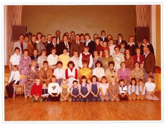 Släktträff i Norrby bygdegård 1979.