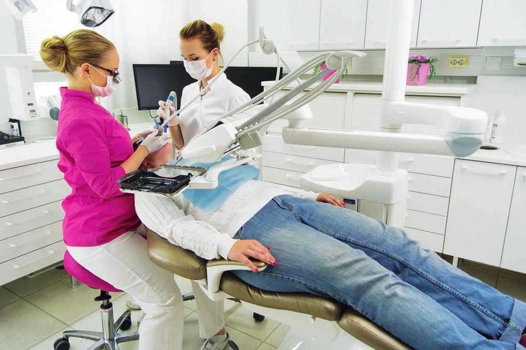 TANDVÅRD Arbetsergonomi på ny nivå Inom tandläkarvården är sittställningen den största hälsorisken, då man under långa operationer arbetar i en onaturlig ställning med ett