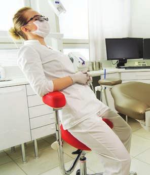 Det går lätt och snabbt att förflytta sig på en Salli-stol och både tandläkare och assistent kan arbeta nära patienten.
