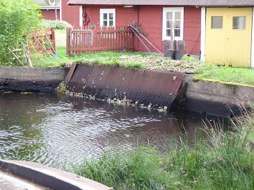 Bild 30. Början av kraftverksfåran vid Dansbo. Vägpassager Längs med sträckan Källstorp-Dansbo noterades totalt 4 broar, vilket gav ett snitt på 0,7 broar per km.