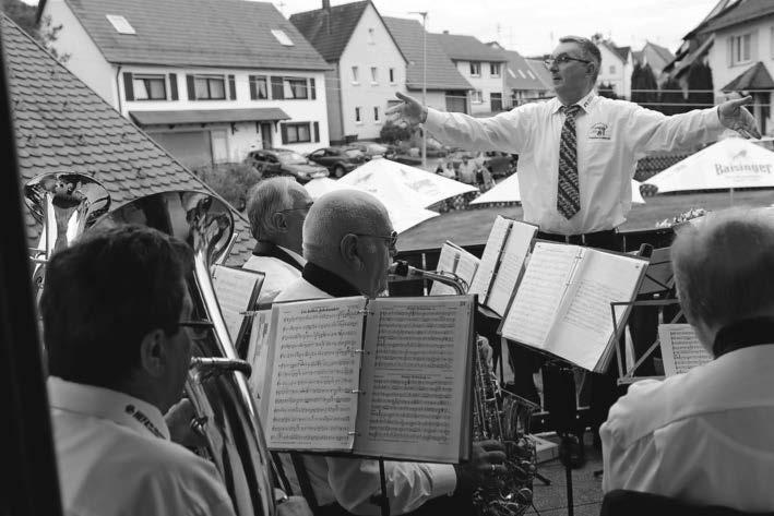 Dotternhausen. Mit der Bodenseepolka und der Polka mit Herz beendete das Orchester ihren Auftritt.