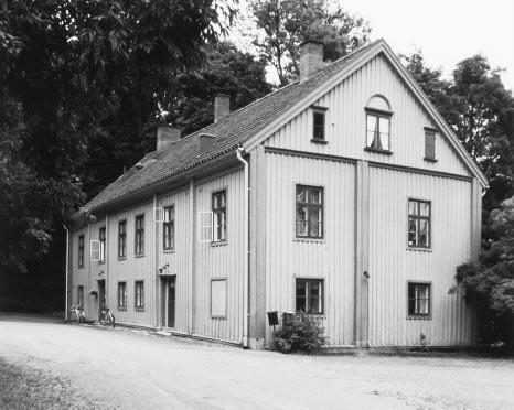 Skårs Gård Skår 51:1 Skårsgård (kv 31:1) hette tidigare Skår Östergård.