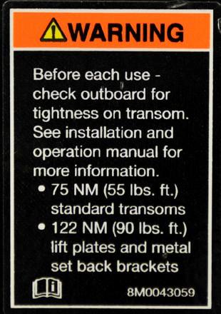 DRIFT Viktig daglig inspektion före varje körning Alla utombordare installerade på båten måste ha sina monteringsdelar inspekterade och kontrollerade för att säkerställa att komponenterna inte har