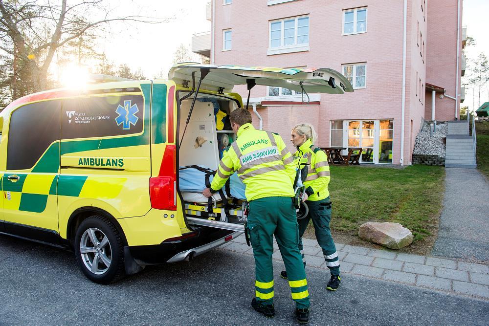 BAKGRUND BEHOV AV: Utveckla arbetssätt som skapar en trygg och säker vårdkedja vid behov av akut/oplanerad vård SYFTET ÄR ATT: utveckla samverkan mellan ambulans, kommun och primärvård.