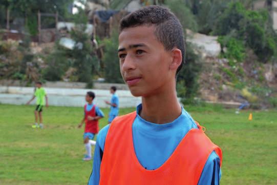 Muhammed Jaber, 13 år. Rafah Camp Jag har fotbollsträning tre gånger i veckan, då åker jag hela vägen från Rafah till Gaza City. Jag åker ensam, i kollektivtaxi.