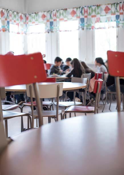 Öka andelen pedagogiska måltider Fler vuxna som äter tillsammans med eleverna skapar en lugnare måltidsmiljö. Föregå med gott exempel genom att vara positiva till maten och inte själva slänga mat.