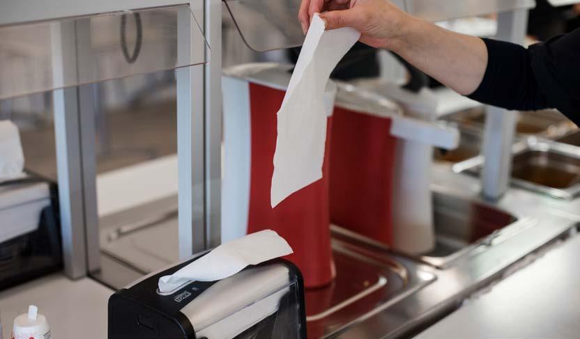 Minska användningen av servetter Om ni tycker att det är nödvändigt med servetter i skolbespisningen och i personalens fikarum, använd servettdispensrar.