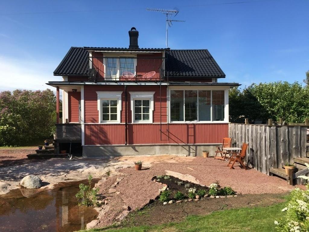 Bostadshus Stockhus i 1,5 plan, ca 120 kvm bostadsyta. Byggnadsår ca 1900.