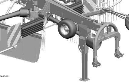 - Ta loss hydraulledningarna från traktorn och förvara dem i slanghållaren (7) (positionera styraggregatet i flytläge vid problem). L2 6 7 Observera! Placera maskinen på ett plant, stabilt underlag.