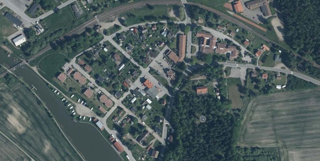 Översikt av rubricerat område kan ses i figur 1 nedan. Göta kanal kan ses längst ner till vänster i figur nedan. Aktuellt detaljplanområde Figur 1.