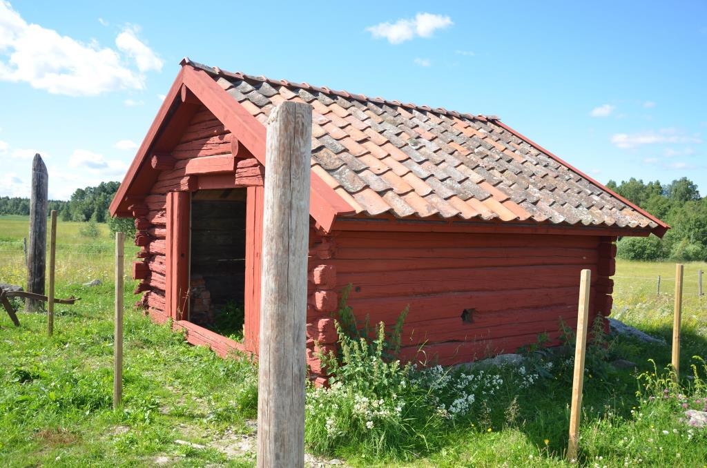 Genomförda åtgärder: Dokumentation av jordkällaren Nedplockning av tegelpannor och besiktning av takkonstruktion.