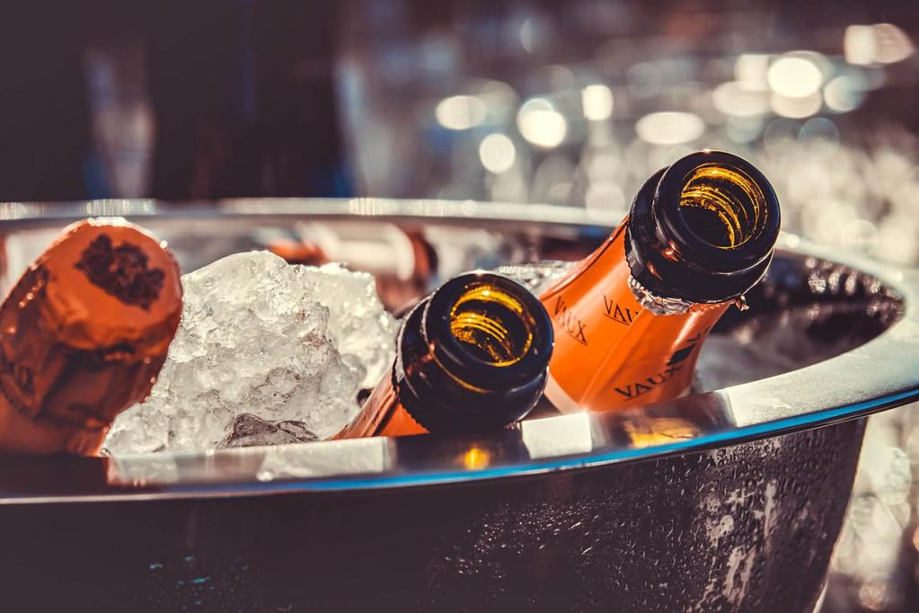 B U B B L O R & V I T A V I N E R Sparkling & White Wine BUBBLOR Piccini Prosecco Extra Dry.