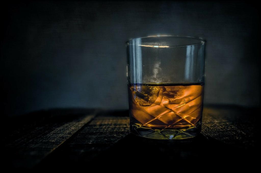 A V E C - P R I S P E R C L Whiskey The Famous Grouse, blended 22.- Jameson Irish blend 22.- The Glenlivet 12 years single malt 32.- Laphroaig 10 years Islay single malt 30.