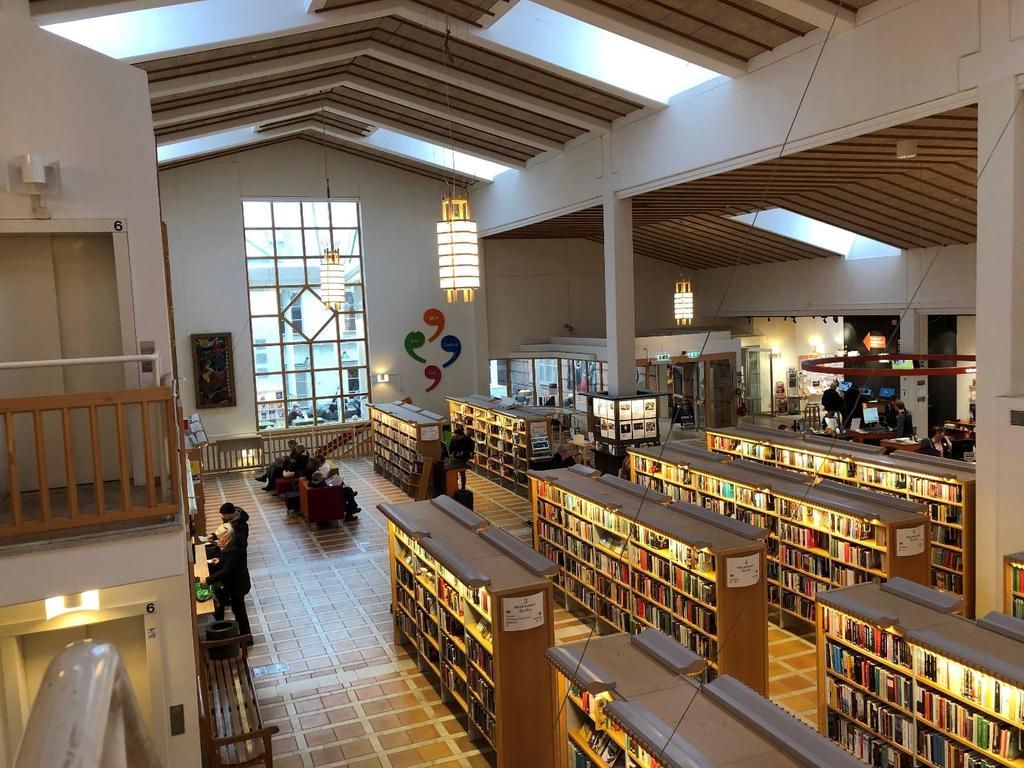 Uppsala stadsbibliotek. Foto: Elisabet Rundqvist. Bestånd Det rapporterade fysiska mediebeståndet på de offentligt finansierade biblioteken har även detta år minskat.