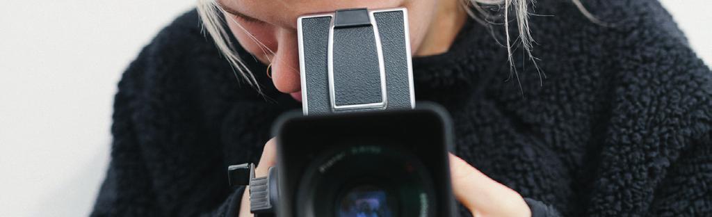 Fotolinjen Hemse Fotolinjen är en ettårig yrkesförberedande fotografisk utbildning. Du som deltagare får möjlighet att lära dig hantera fotografisk utrustning såväl digitalt som analogt.