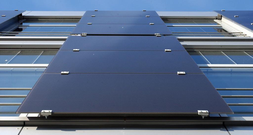 Olika varianter av elgenererande solavskärmningar demonstreras på RISE kontor i Borås.