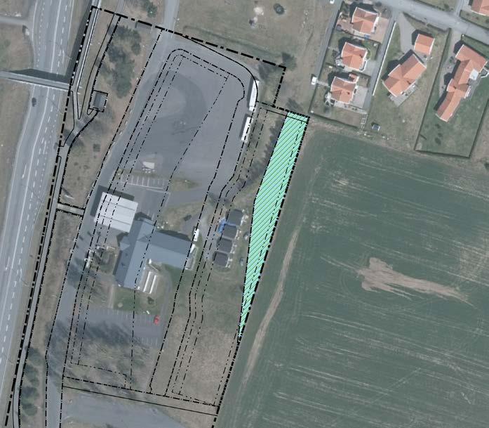 Diarinummr BN 2/32 Länsbuss 0 mllan Jönköping och Gränna stannar vid busshållplatsn två gångr i timmn. Närmsta tågstation finns i abo cntrum ca 3,5 km norrut.