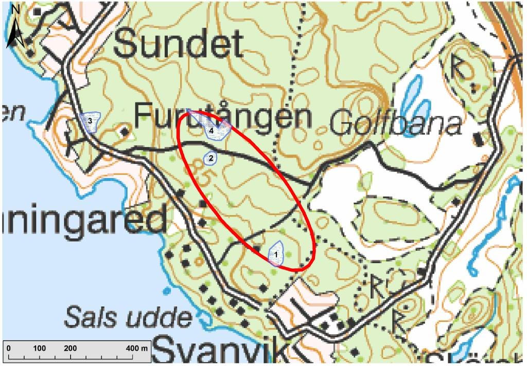 björkar och ekar. De två våtmarkerna utgörs av öppet vatten i svackor (figur 3b) som härrör från avrinning från högre liggande områden nordost om.