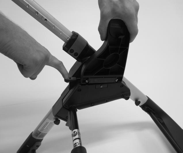 Nu sitter Bilstolen rätt på Adaptern VARNING! Fotändan på bilstolen måste alltid vara åt samma håll som styret på vagnen.
