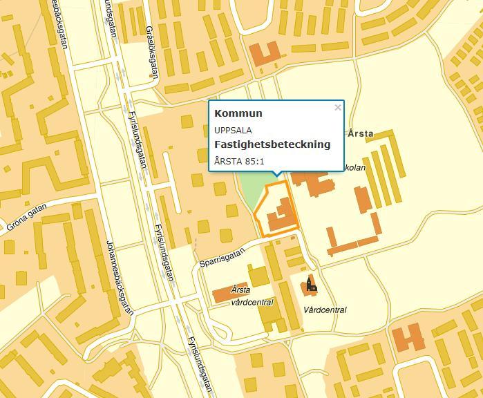 fastigheten, Årsta 28:2, finns en energibrunn enligt SGUs brunnsarkiv (www.sgu.se). Figur 1: Fastighetens lokalisering med nuvarande byggnad markerat i orange. (Källa hitta.