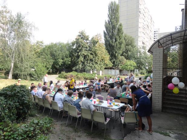UKRAINA SAMARBETSPARTNER: ORGANISATIONEN CEREBRAL PARES I KIEV ÄR VÅR SAMMABRETSPARTNER I UKRAINA. FATTIGDOMEN ÄR PÅTAGLIG I UKRAINA OCH EXTRA SVÅRT DRABBADE ÄR DE SOM HAR EN FUNKTIONSNEDSÄTTNING.