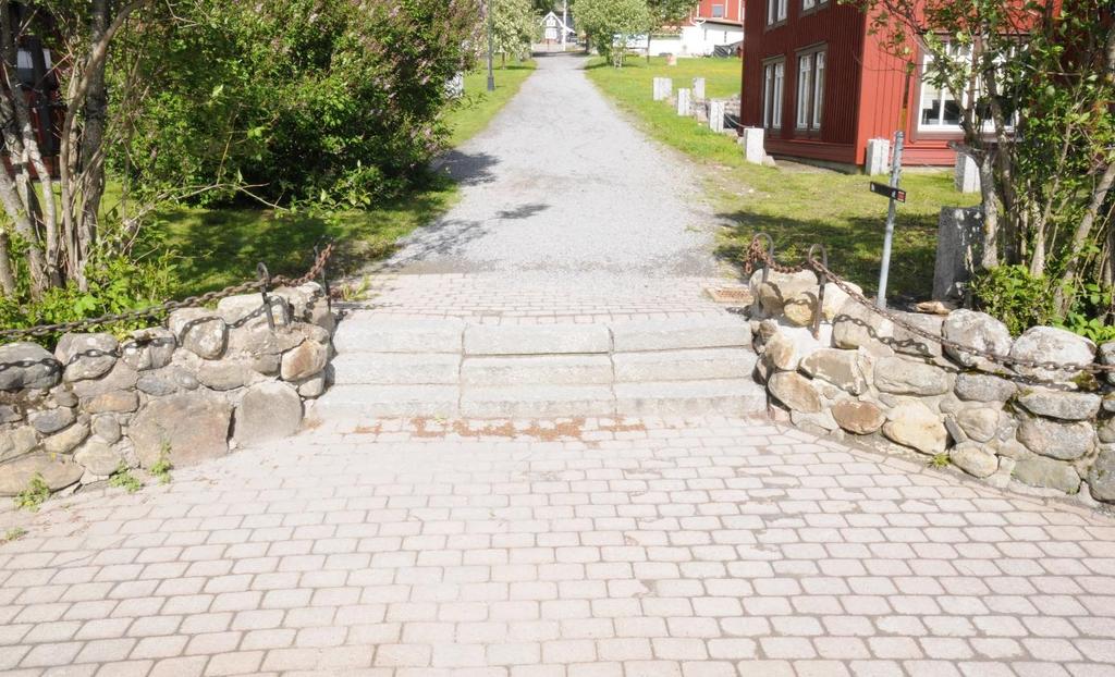 De översta trappstegen bestod av tre blockstenar.