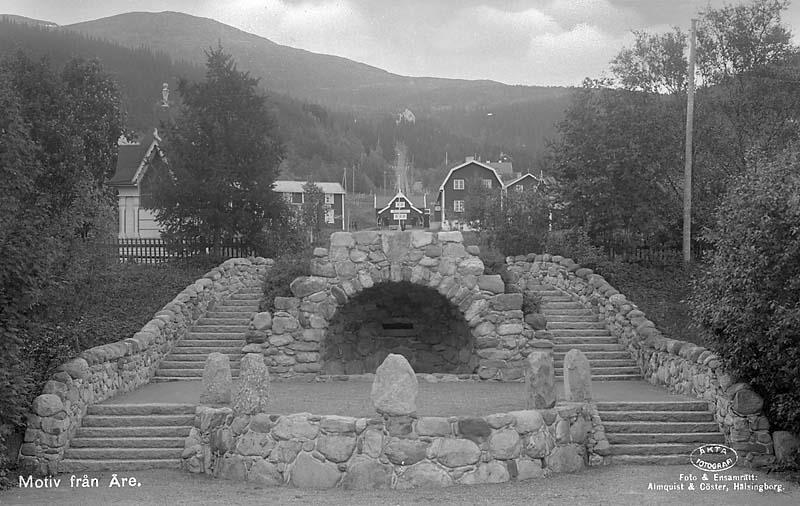 Kort inledande historik Grottan är ett nationalromantiskt inslag i stadsplanen för Åre samhälle.