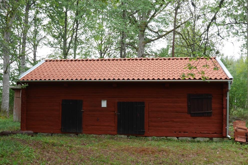 (54000 kr) för att upprusta en torparladugård som finns i Hembygdsparken. Ladan har fått nytt tak samt hängrännor.