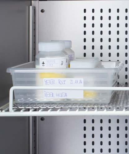 Figur 5 Exempel på gallerhållare för individuell lagring av bröstmjölk på en neonatal intensivvårdsavdelning På sjukhus lagras bröstmjölk vanligtvis i enskilda behållare direkt efter varje pumpning