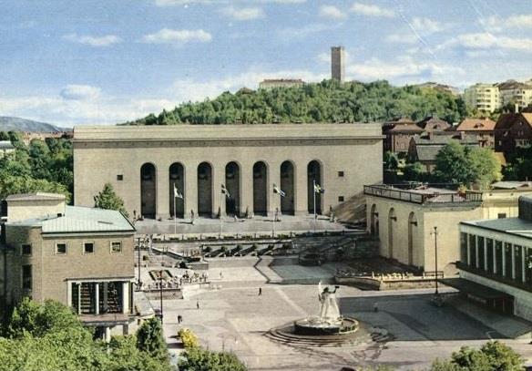 Förslag till ett konserthus samt en teaterbyggnad ingick i de ursprungliga tävlingsplanerna men dessa idéer förverkligades först under 1930- talet då