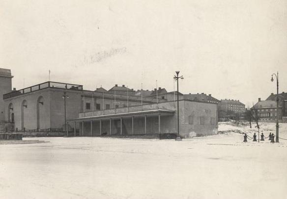 Konsthallen Historik KONSTHALLEN 1931 MED TILLFÄLLIG ADMINISTRATIV BYGGNAD FÖR JUBILEUMSUTSTÄLLNINGEN NÄRMAST I BILD.