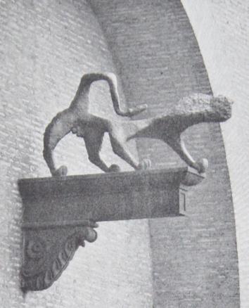 Konsthallen Historik Tre lejon av brons har kommit från Palle Pernevis verkstad och fyller nu de förut tomma konsolerna i konsthallens mur mot Götaplatsen.