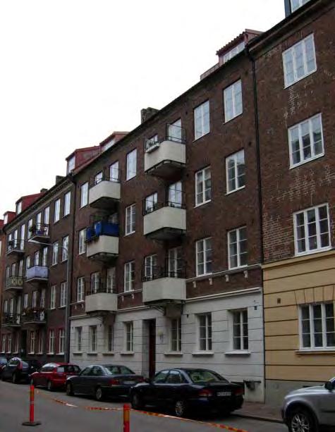 3(10) Dnr 2036/2008 Bebyggelse Salvator 12 Fyravåningsbyggnaden är uppförd 1928 i helsingborgstegel i 1920-tals klassicistisk stil av byggmästare Sven Lundgren.