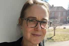 Hon har bland annat översatt den storsäljande och prisbelönta romanen Drömmen om okapin av den tyska författaren Mariana Leky.