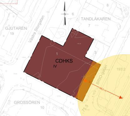 RISKUTREDNING 2016-04-05 54 (55) r = avstånd från explosionscentrum [m] m TNT = massa TNT som antas delta i explosionen [kg] Resultatet från beräkningar sammanfattas i nedanstående tabell: Tryck