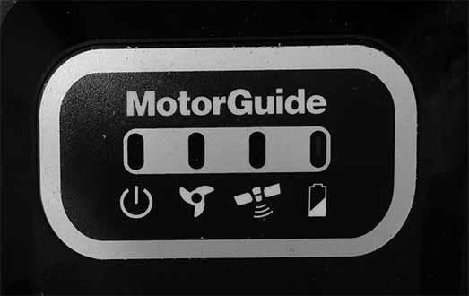 TROLLINGMOTORDRIFT Identifiering v sttusindiktorlmpor Denn trollingmotor är utrustd med en multifunktionell ljuspnel med sttusindiktorer.