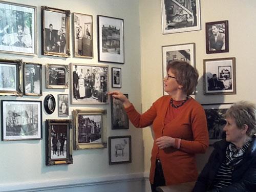 Lena började med att berätta om några familjeporträtt i museet