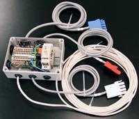 23): RJ45 Ethernet kommunikationsport Plintanslutningar (se kretsshema) Relä-/er för värmare/aircond (se kretsschema) 12 st kabelgenomföringar Klikseal M20 Inomhusgivare med 8 m kabel 2 st larmreläer