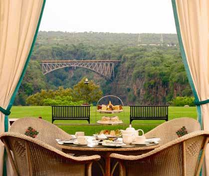Upplev ett av världens sju naturliga underverk Zimbabwe & Victoria Falls Besök ett av världens sju underverk, spektakulära Victoria Falls.