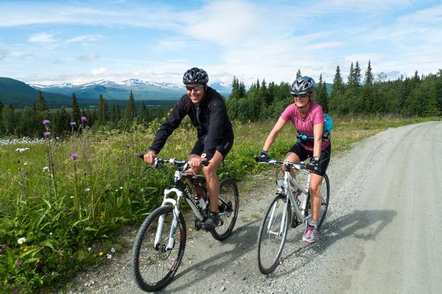 Jokksjaure Trail A pleasant trip along undulating gravel roads with views of the surrounding mountains. Start in Tärnaby and head south along the E12.
