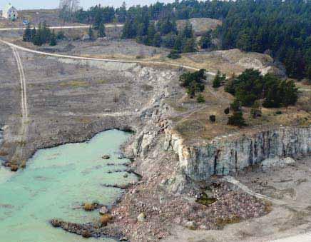 Västerklint Byggnadsbestämmelser -Tak skall utföras som pulpettak med taktäckning av papp, duk, plåt (ej aluzink el. rostfritt) grus, gräs eller sedum.