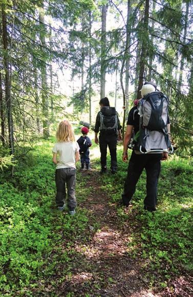 ETAPP 3 Lidböle Fäbodar Utanlandsjö 9 km När du sedan fortsätter, passerar du Svartvattnet. Fiske, se rubriken bra att veta. Utanlandsjö Gammal bondebebyggelse.