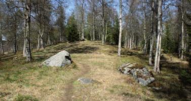 Kyrkan i Arnäs är uppförd på samma plats som den gamla 1300-tals kyrkan och invigdes 1784. Två träskulpturer, som bevarats, anses vara från 1400-talets mitt.