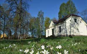 n har sedan 2003 anordnat konstutställningar i det f.d. bruksarkivet i Smedjebacken, som stiftelsen restaurerat till konsthall.