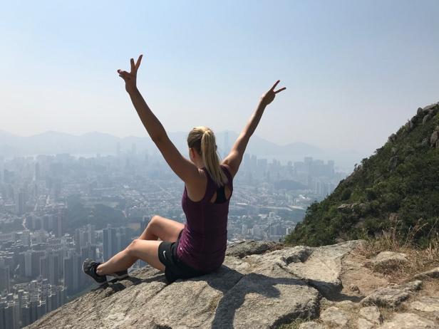 Hiker: Jag kan rekommendera hikerna Dragon s Back och Lion Rock samt att hika i Sai Kung East Country Park. Hemsidan http://www.walkonhill.com/route_en.