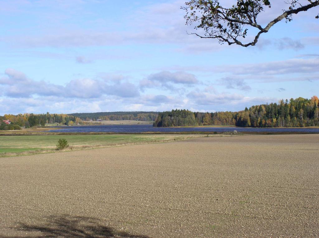 Den vanligaste jordarten är morän, som delvis är storblockig. Figur 4. Vågsjön station V5, Köpingsåns avrinningsområde. Foto: SYNLAB AB.