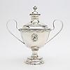 George III, silver med graverat vapen, stämplad London 1768, höjd 26 cm, vikt 720