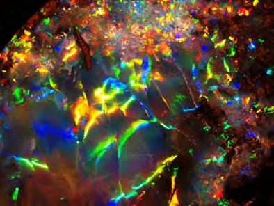 1.1. Photonic crystals (a) (b) (c) (d) Figure 1.1: (a) A PC consisting of small spheres auto-assembled to form an opal, (b) insects show high reflectance and colourful parts stemming from PCs.