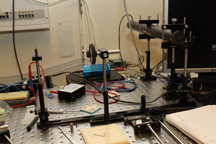 5.1. Diffraction 1 4 6 9 8 5 2 7 3 Figure 5.4: Optical components in the incoming light path. Each number is described in table 5.2. Part Description 1 542 nm HeNe-laser.