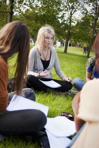 16 I undervisningen ska studenten utveckla sin förmåga att tillvarata elevers kunskaper, erfarenheter och föreställningsvärldar för att stimulera varje elevs lärande och utveckling.